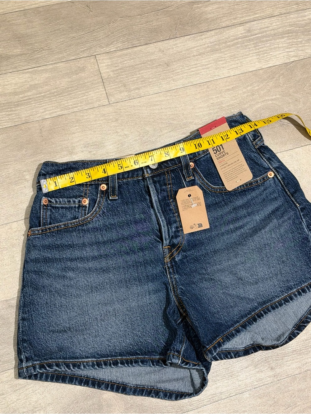 Levi's Women's 501 Curve Shorts Size 28 - Picture 5 of 12